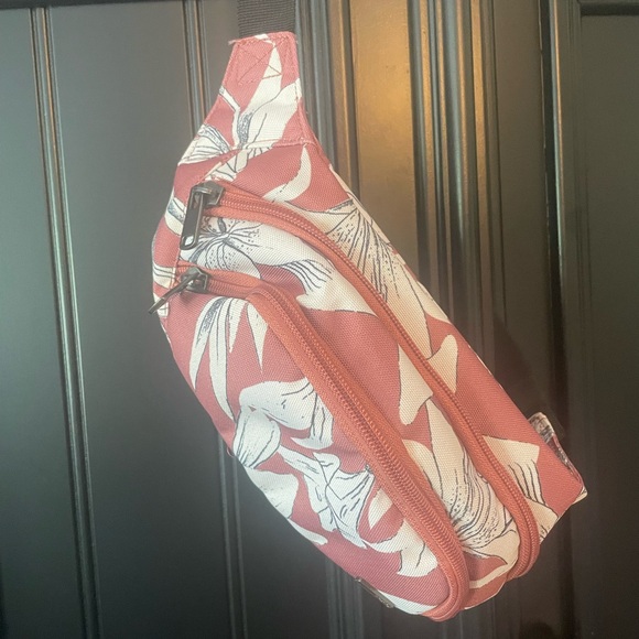 Roxy Pink and White Floral Crossbody Bag - Picture 1 of 6